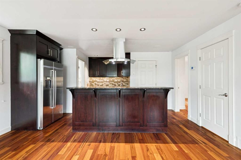 2136 26 Avenue Sw, Calgary, AB - Indoor Photo Showing Kitchen