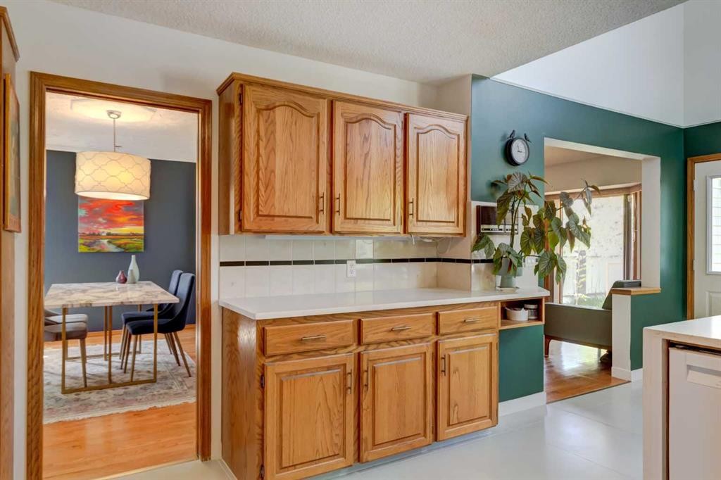 25 Deerfield Manor Se, Calgary, AB