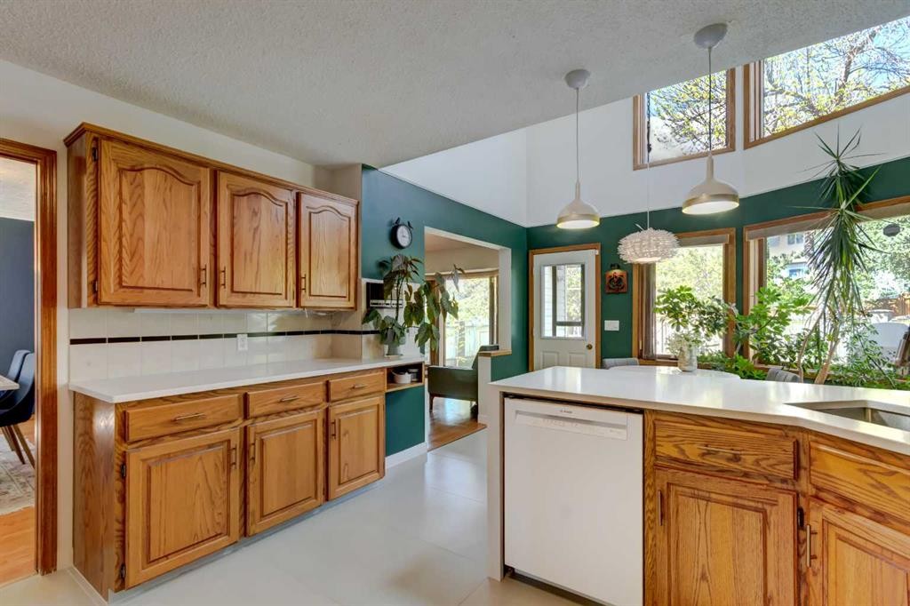 25 Deerfield Manor Se, Calgary, AB