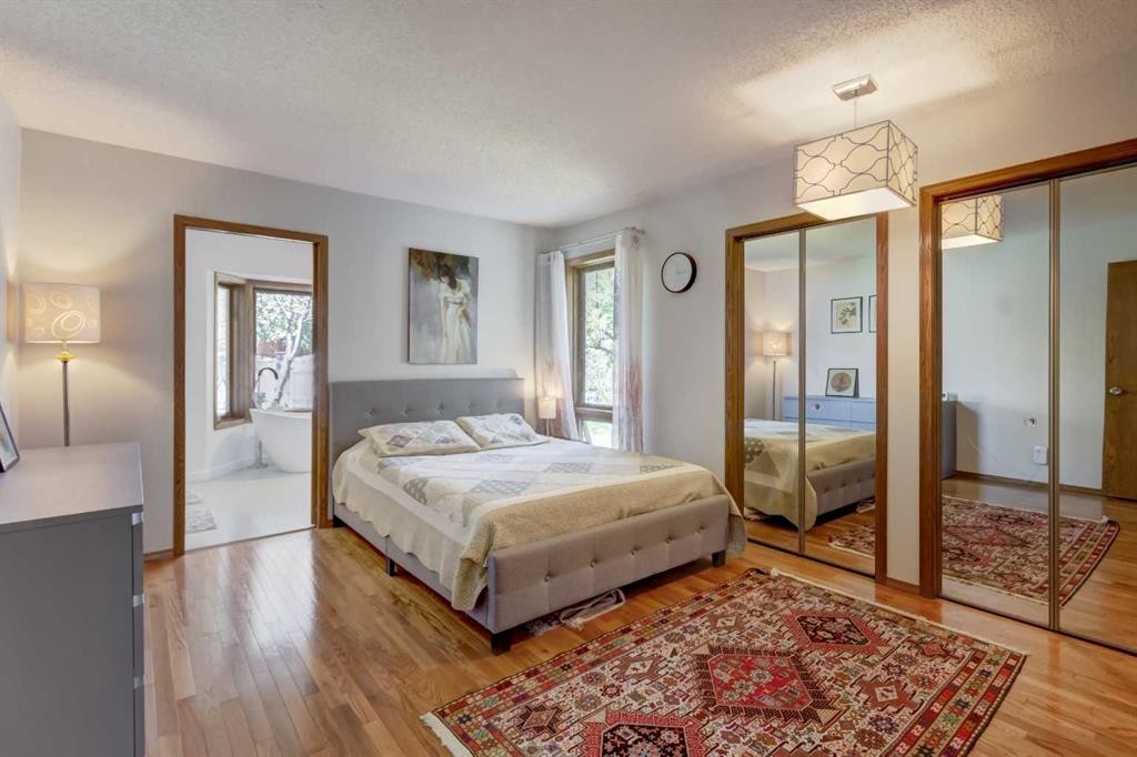 25 Deerfield Manor Se, Calgary, AB
