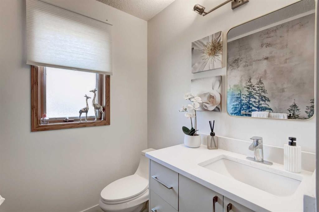 25 Deerfield Manor Se, Calgary, AB