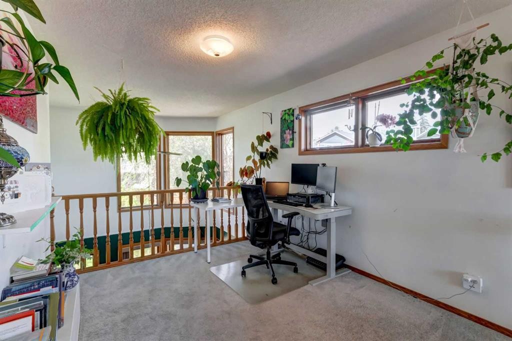 25 Deerfield Manor Se, Calgary, AB
