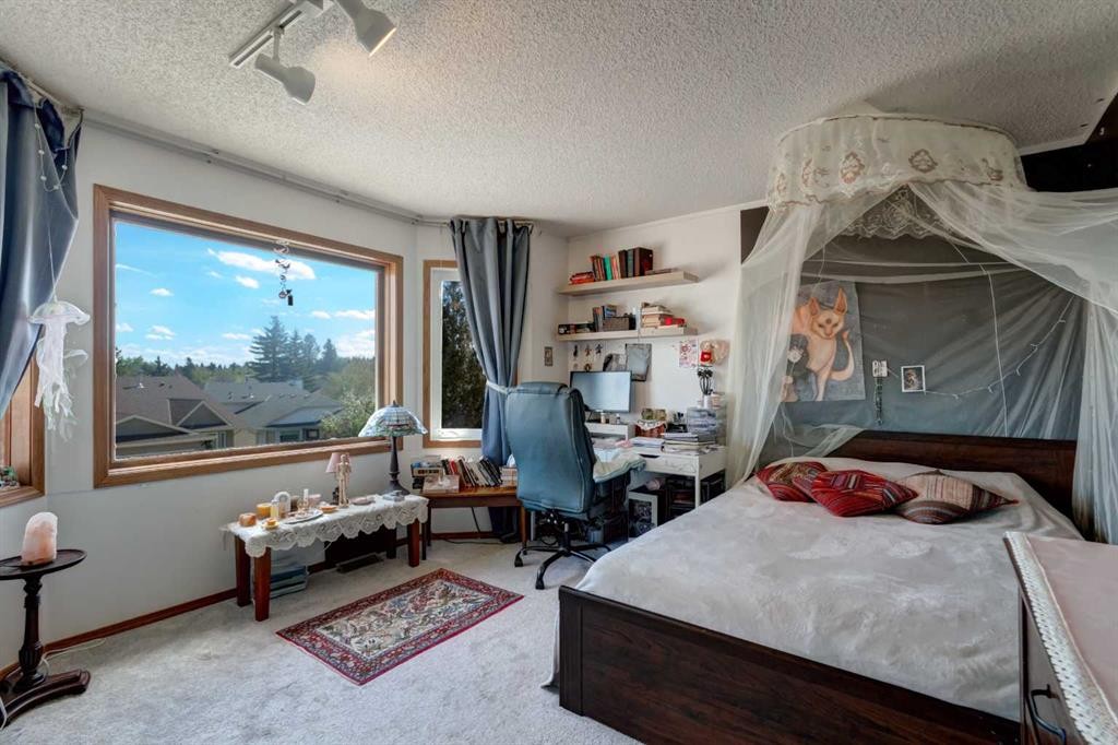 25 Deerfield Manor Se, Calgary, AB