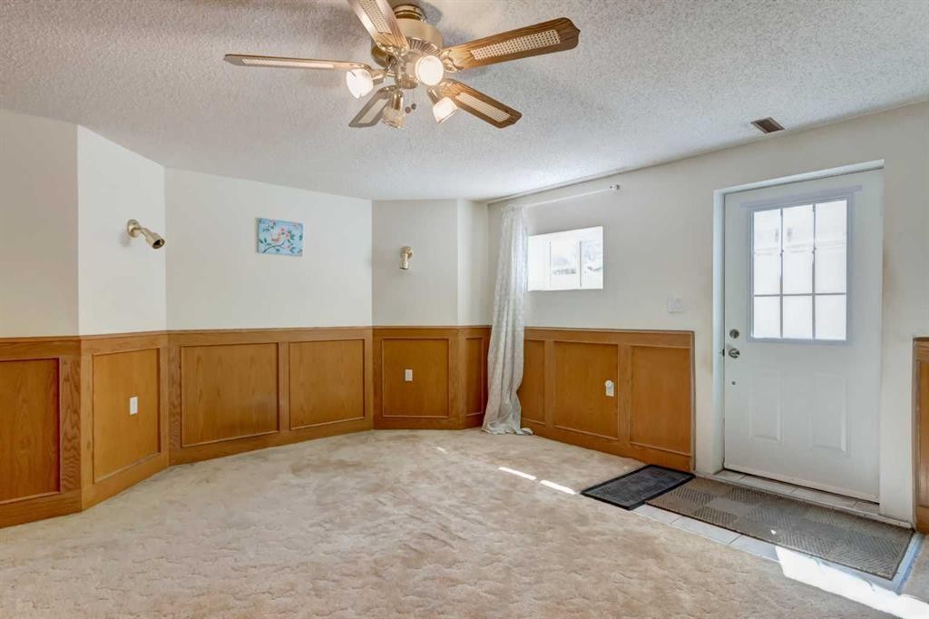25 Deerfield Manor Se, Calgary, AB
