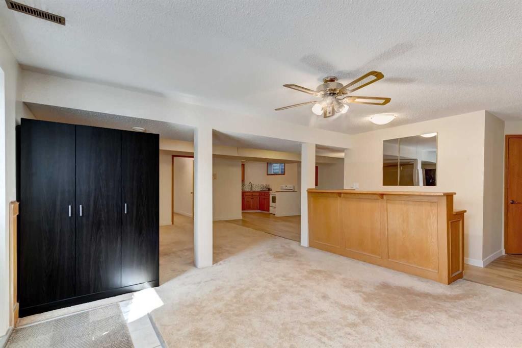 25 Deerfield Manor Se, Calgary, AB