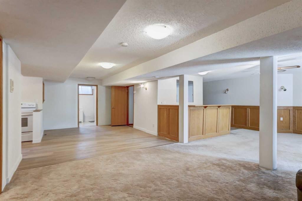 25 Deerfield Manor Se, Calgary, AB