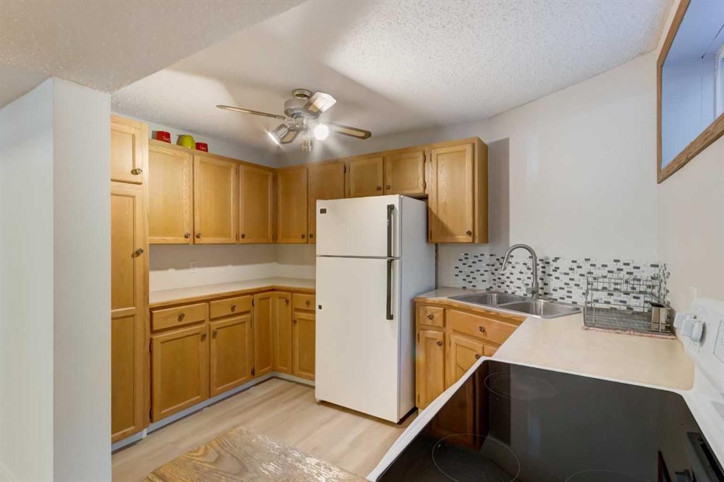 25 Deerfield Manor Se, Calgary, AB