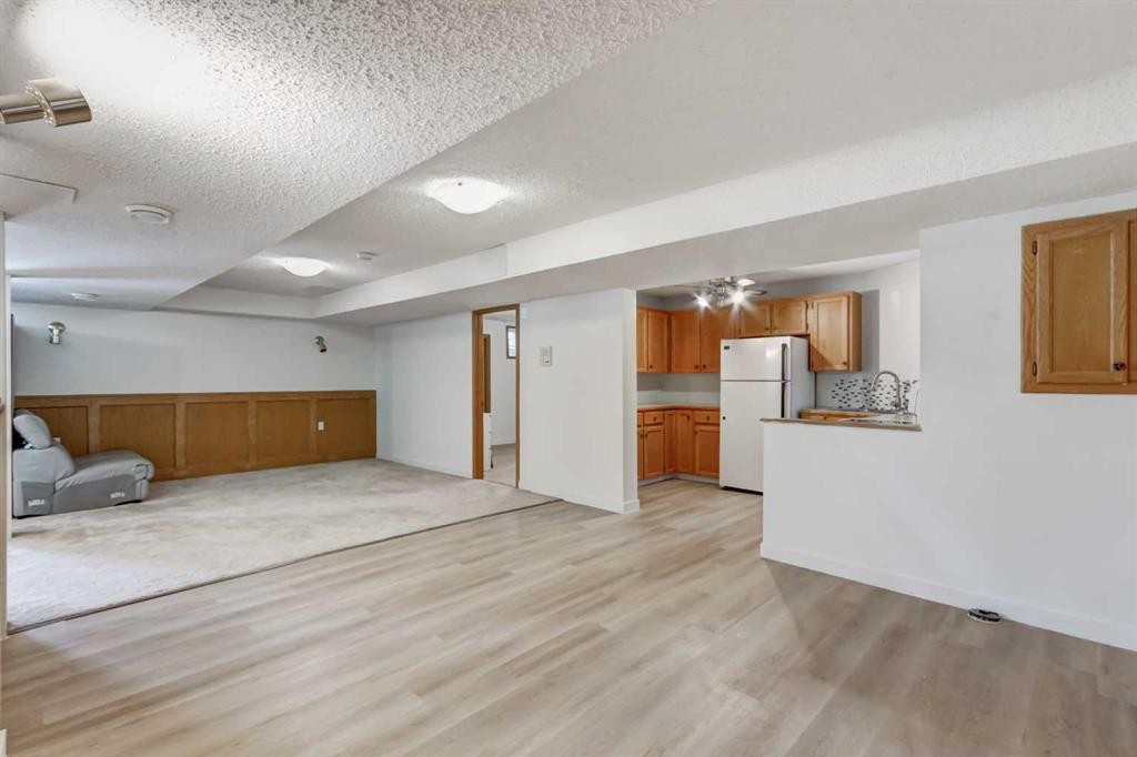 25 Deerfield Manor Se, Calgary, AB
