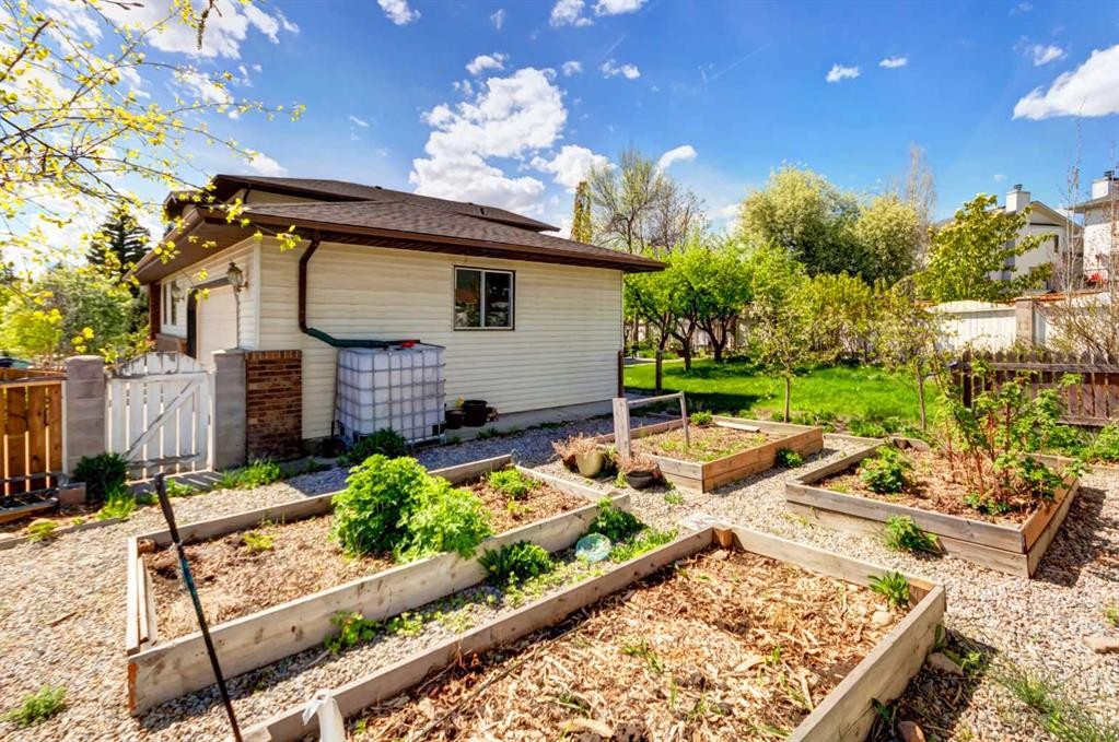 25 Deerfield Manor Se, Calgary, AB