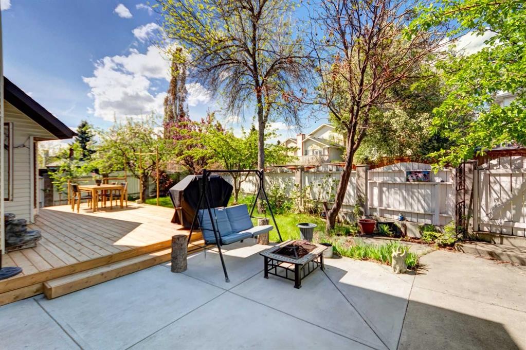 25 Deerfield Manor Se, Calgary, AB