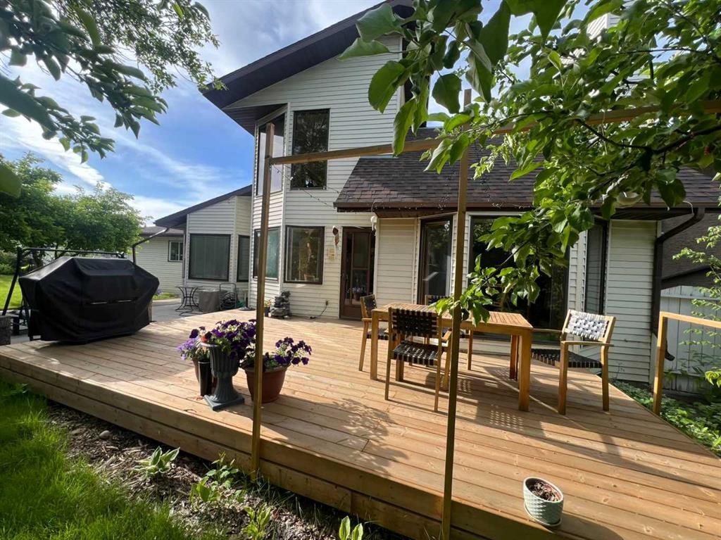 25 Deerfield Manor Se, Calgary, AB