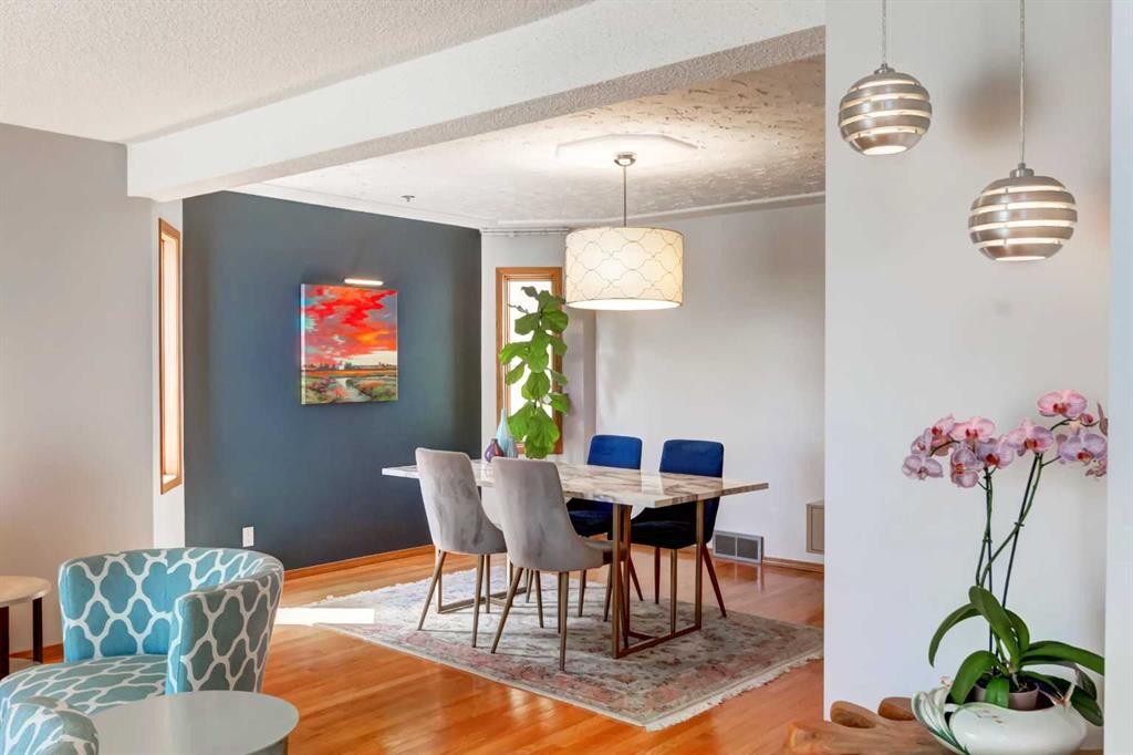 25 Deerfield Manor Se, Calgary, AB