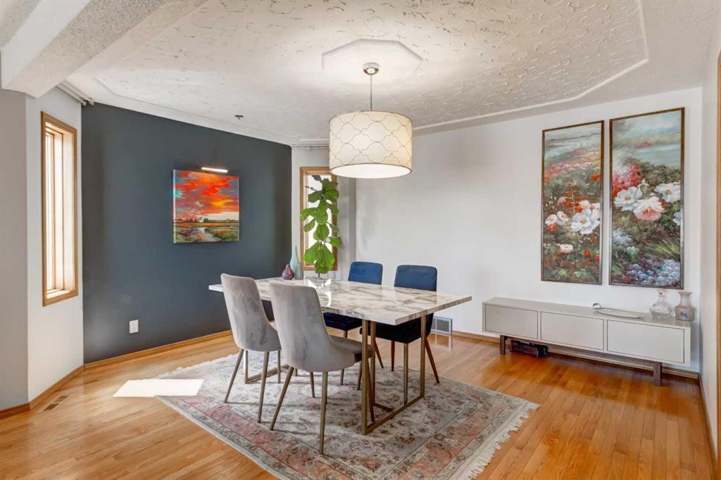 25 Deerfield Manor Se, Calgary, AB