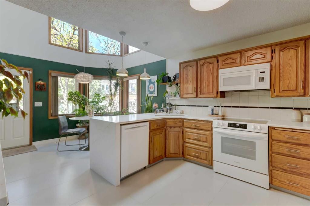 25 Deerfield Manor Se, Calgary, AB