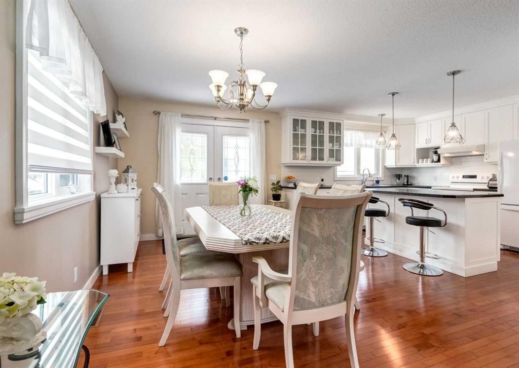 332 Pinemont Road Ne, Calgary, AB - Indoor Photo Showing Dining Room