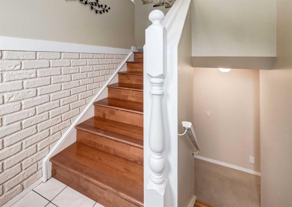332 Pinemont Road Ne, Calgary, AB - Indoor Photo Showing Other Room