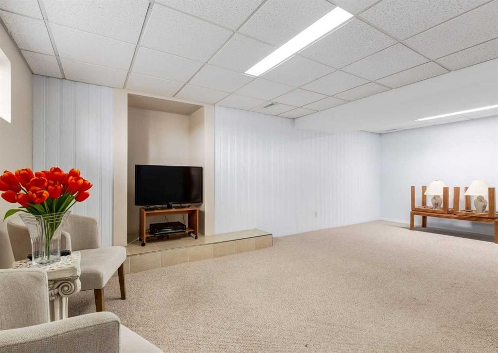 332 Pinemont Road Ne, Calgary, AB - Indoor