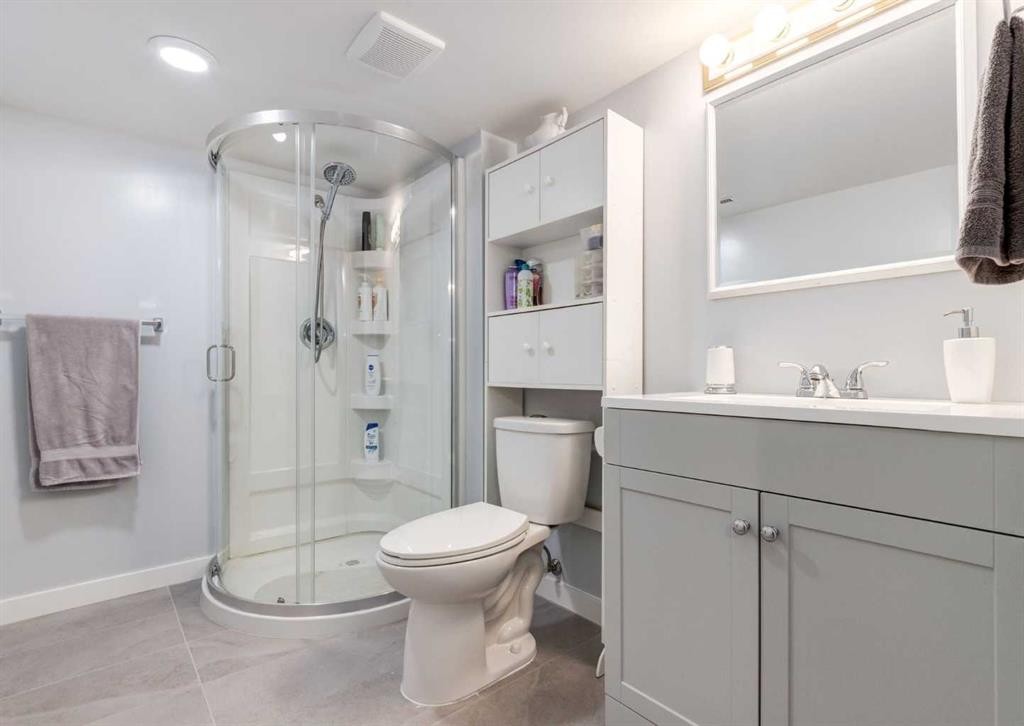 332 Pinemont Road Ne, Calgary, AB - Indoor Photo Showing Bathroom