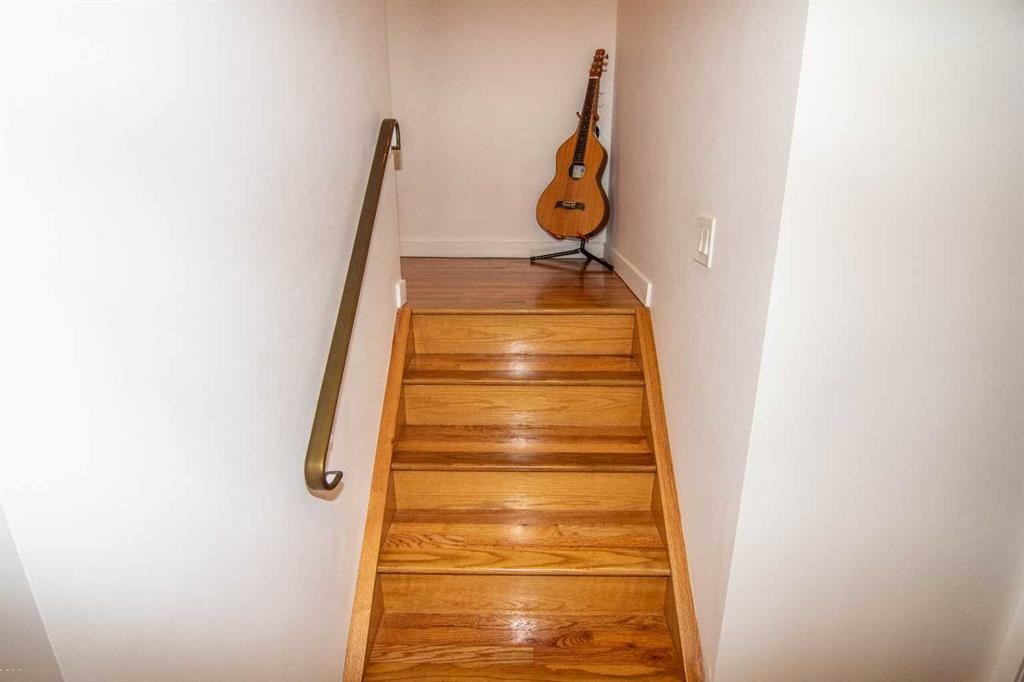 235 Avonburn Road Se, Calgary, AB - Indoor Photo Showing Other Room