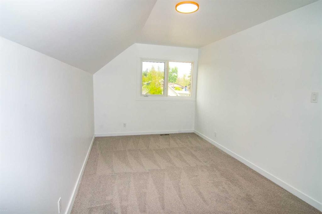 235 Avonburn Road Se, Calgary, AB - Indoor Photo Showing Other Room
