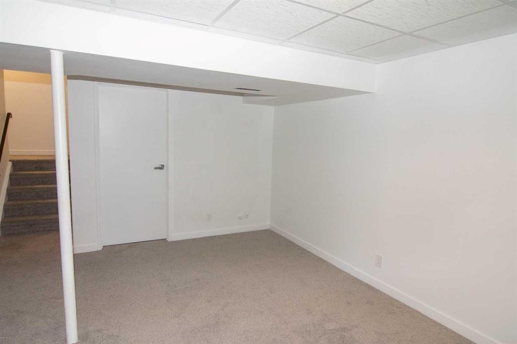 235 Avonburn Road Se, Calgary, AB - Indoor Photo Showing Other Room