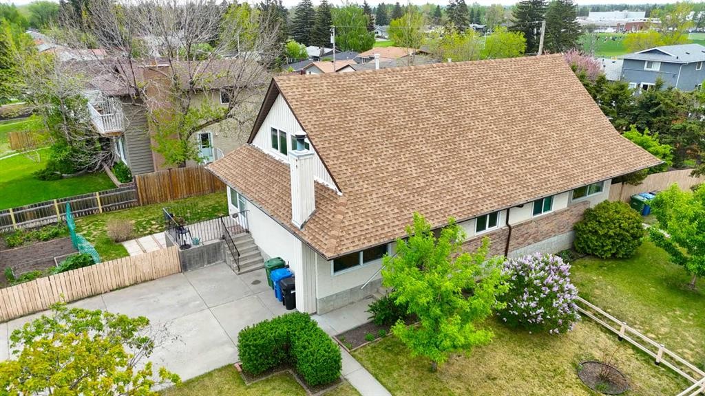 235 Avonburn Road Se, Calgary, AB - Outdoor