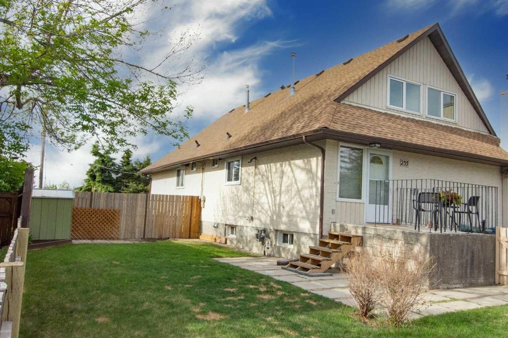 235 Avonburn Road Se, Calgary, AB - Outdoor