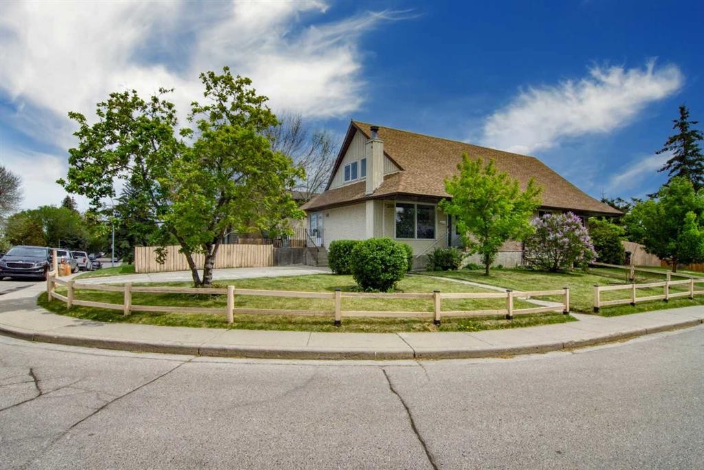 235 Avonburn Road Se, Calgary, AB - Outdoor