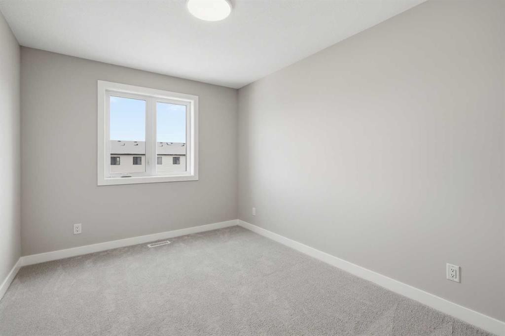 43 Belvedere Crescent Se, Calgary, AB - Indoor Photo Showing Other Room