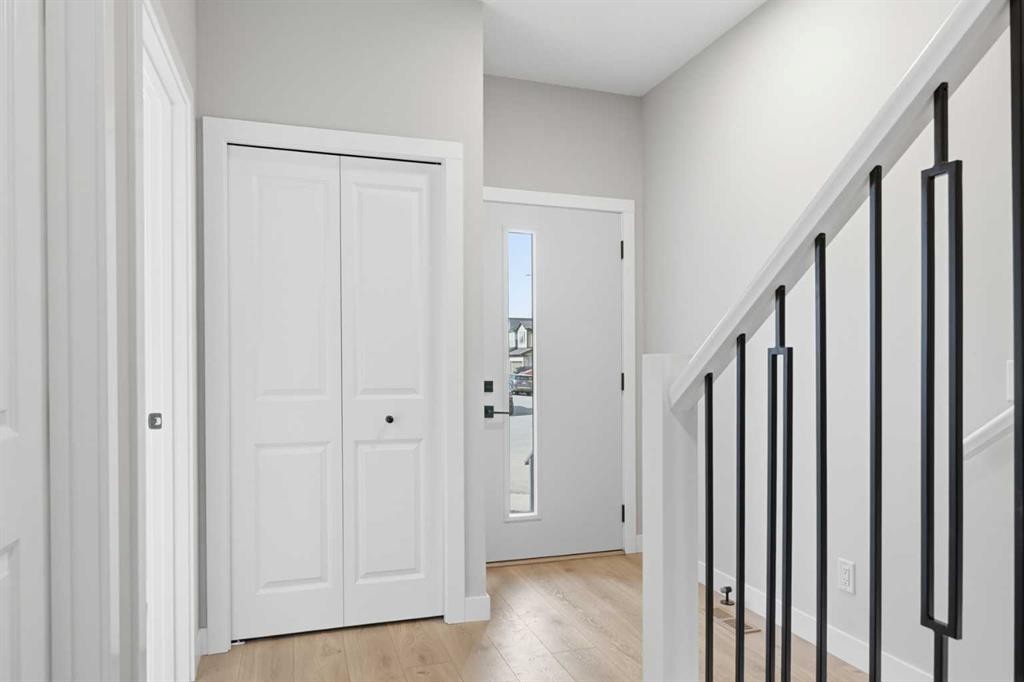 43 Belvedere Crescent Se, Calgary, AB - Indoor Photo Showing Other Room