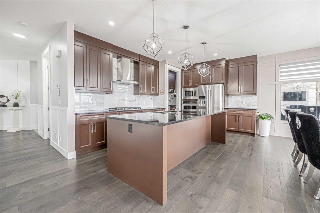 7 Waterford Heights, Chestermere, AB - Indoor Photo Showing Kitchen With Upgraded Kitchen