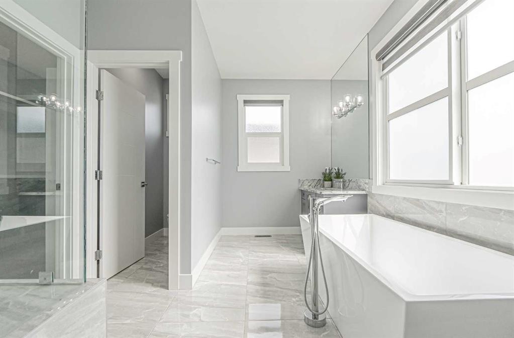 7 Waterford Heights, Chestermere, AB - Indoor Photo Showing Bathroom