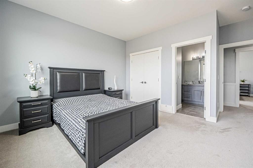7 Waterford Heights, Chestermere, AB - Indoor Photo Showing Bedroom