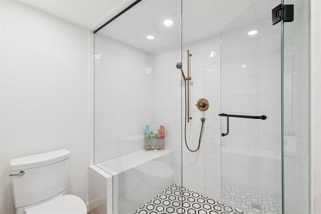 84 Edenstone Way Nw, Calgary, AB - Indoor Photo Showing Bathroom