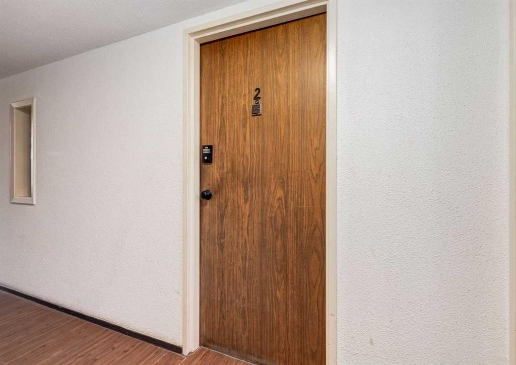 120 29 Avenue Nw, Calgary, AB - Photo Showing Other Room