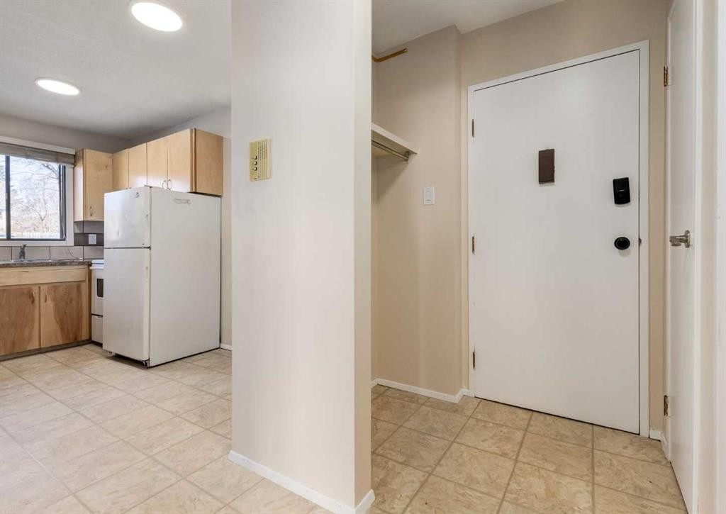 120 29 Avenue Nw, Calgary, AB - Indoor