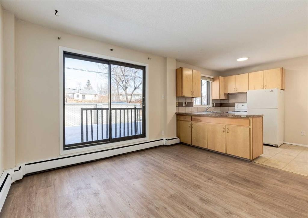 120 29 Avenue Nw, Calgary, AB - Indoor Photo Showing Kitchen