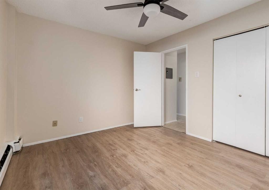 120 29 Avenue Nw, Calgary, AB - Indoor Photo Showing Other Room