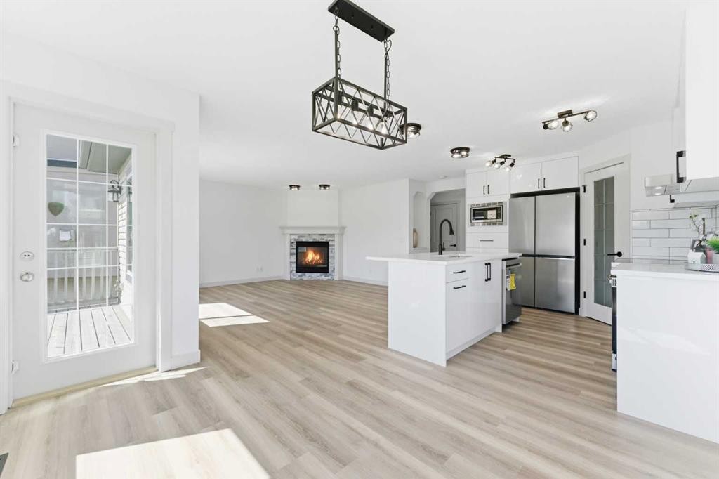 110 Tuscany Summit Green Nw, Calgary, AB - Indoor Photo Showing Kitchen