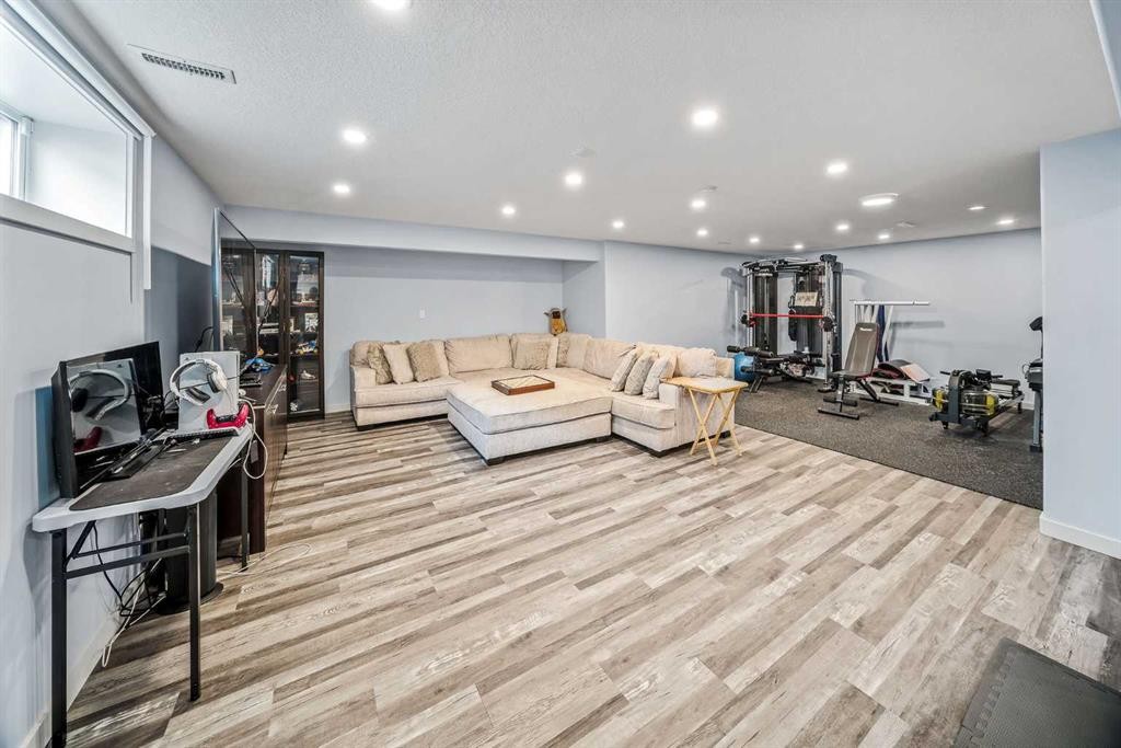 66 Crestmont Drive Sw, Calgary, AB - Indoor