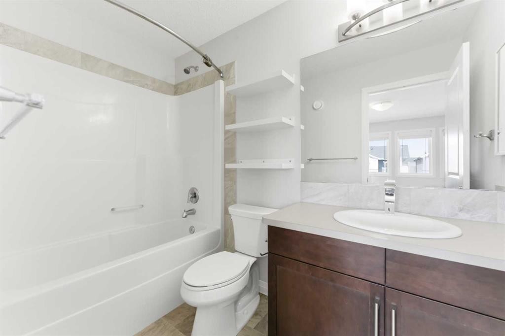 96 Red Embers Crescent Ne, Calgary, AB - Indoor Photo Showing Bathroom