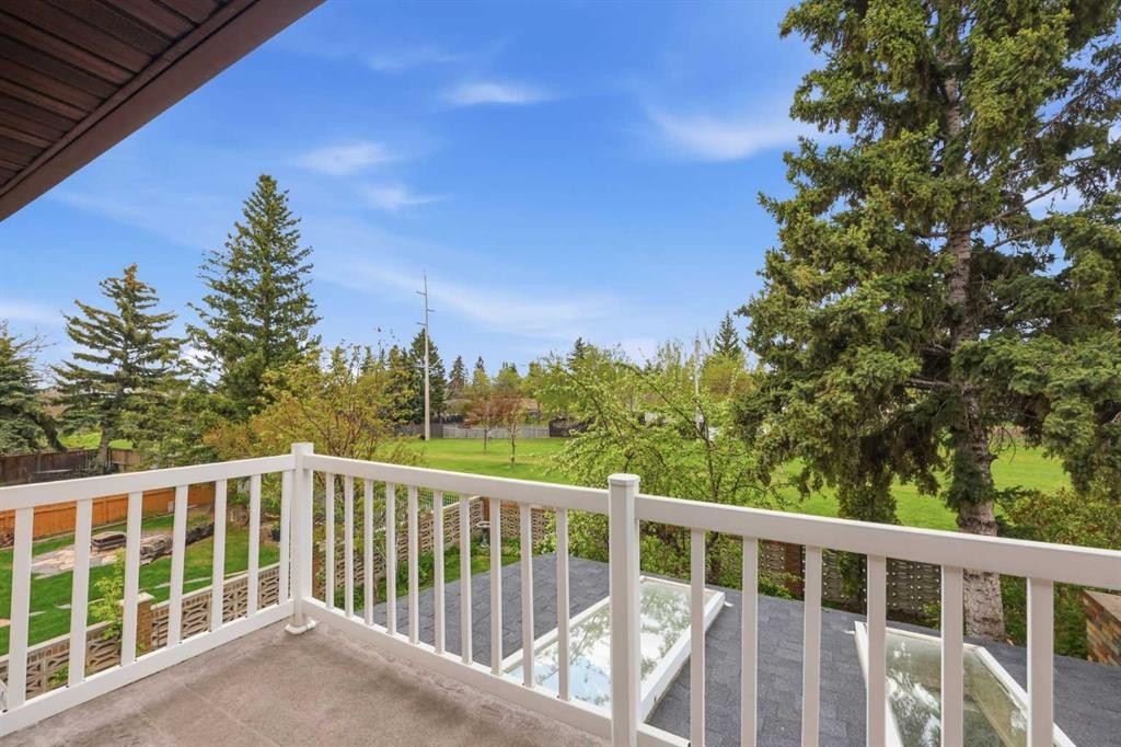 480 Berkley Crescent Nw, Calgary, AB - Outdoor With Balcony