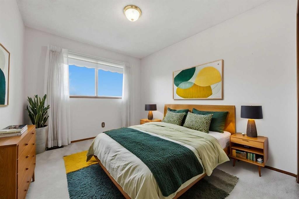 480 Berkley Crescent Nw, Calgary, AB - Indoor Photo Showing Bedroom