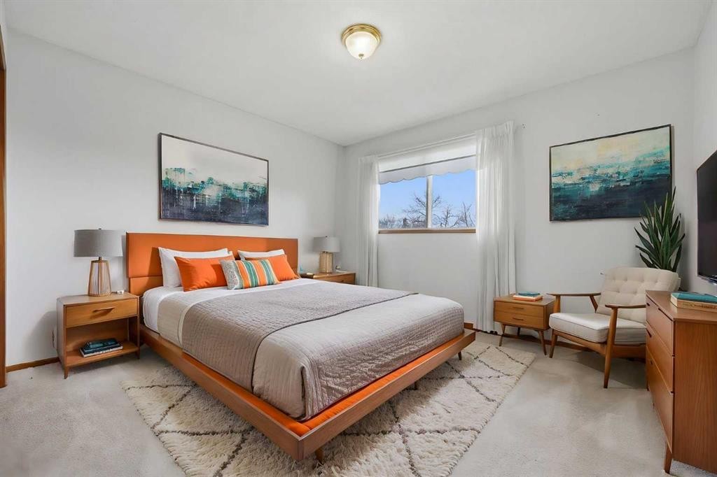 480 Berkley Crescent Nw, Calgary, AB - Indoor Photo Showing Bedroom