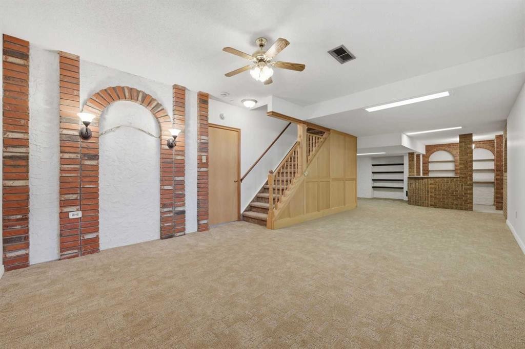 480 Berkley Crescent Nw, Calgary, AB - Indoor