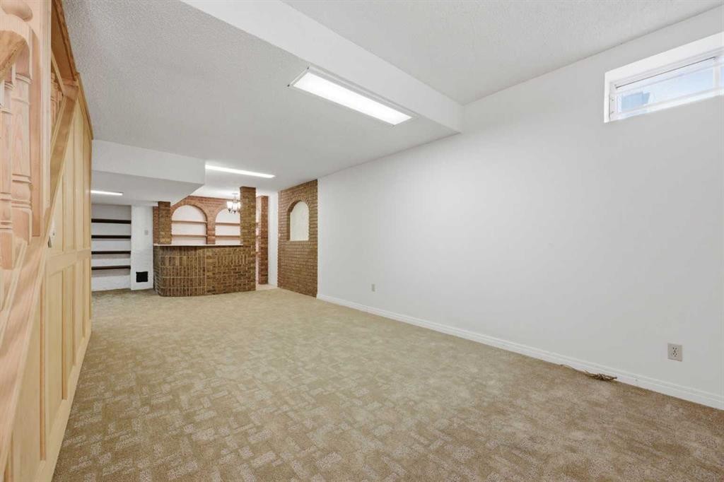 480 Berkley Crescent Nw, Calgary, AB - Indoor