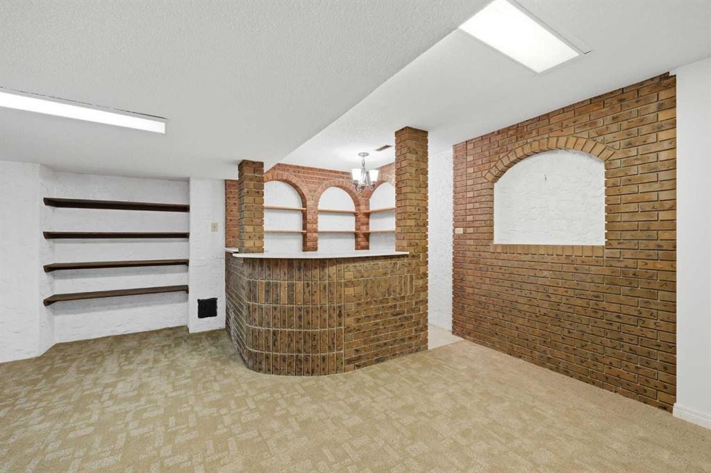 480 Berkley Crescent Nw, Calgary, AB - Indoor Photo Showing Other Room