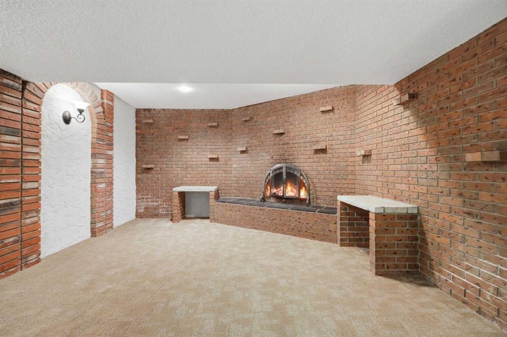 480 Berkley Crescent Nw, Calgary, AB - With Exterior