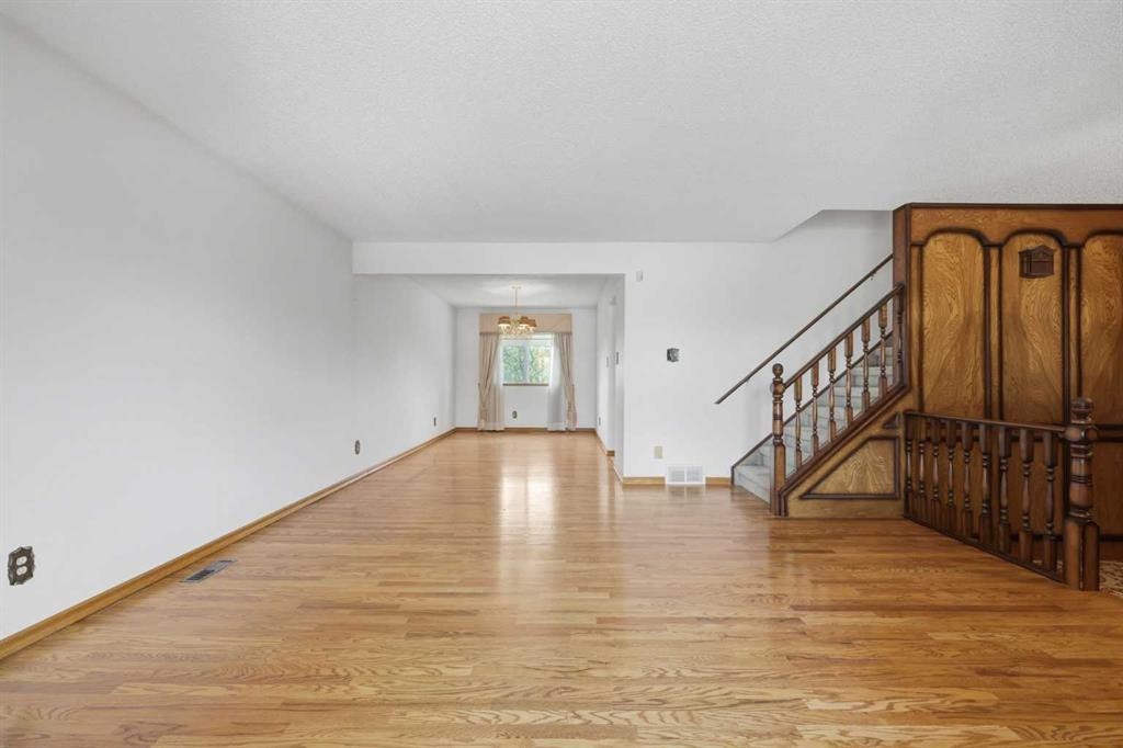480 Berkley Crescent Nw, Calgary, AB - Indoor Photo Showing Other Room