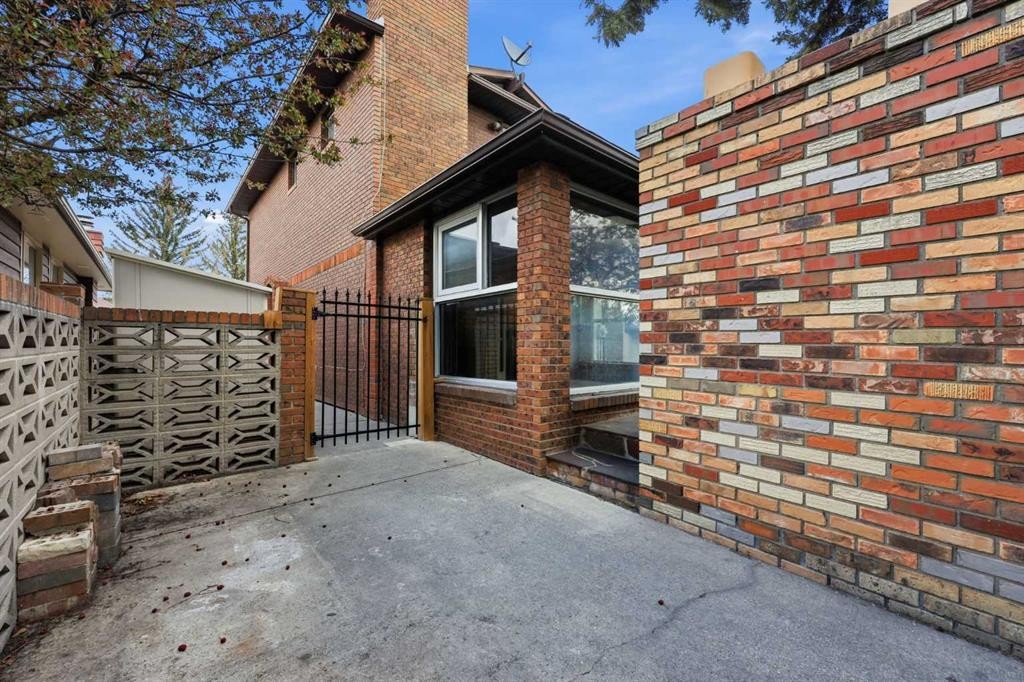 480 Berkley Crescent Nw, Calgary, AB - Outdoor